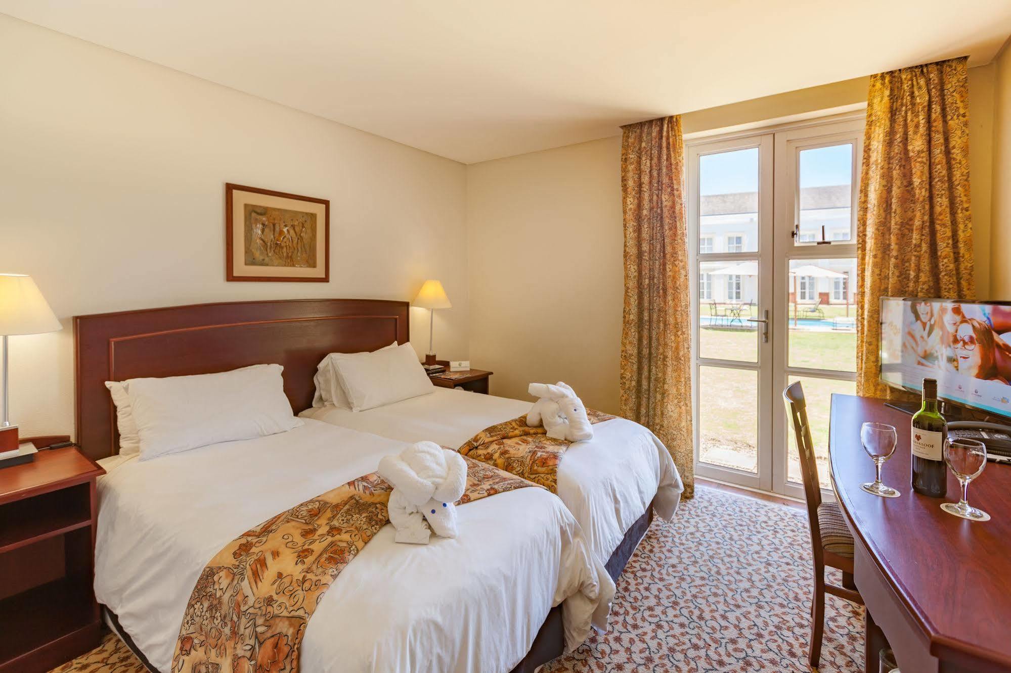 Town Lodge George Luaran gambar